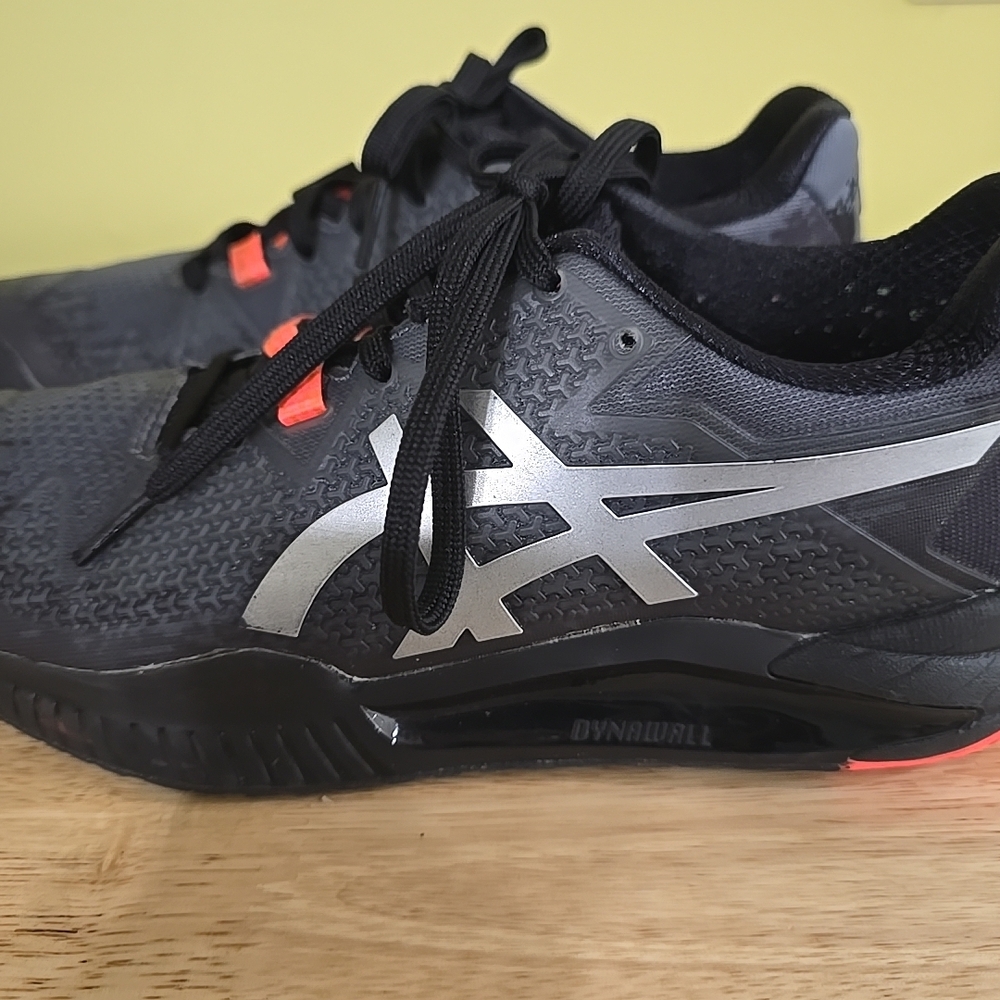 Asics Gel-Resolution 8 L.E. "Tokyo" in a black and silver 7.5/39 Mens/Womens